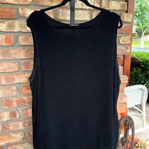 Nikki Vi sleeveless black round neck crepe like material tank size 2x